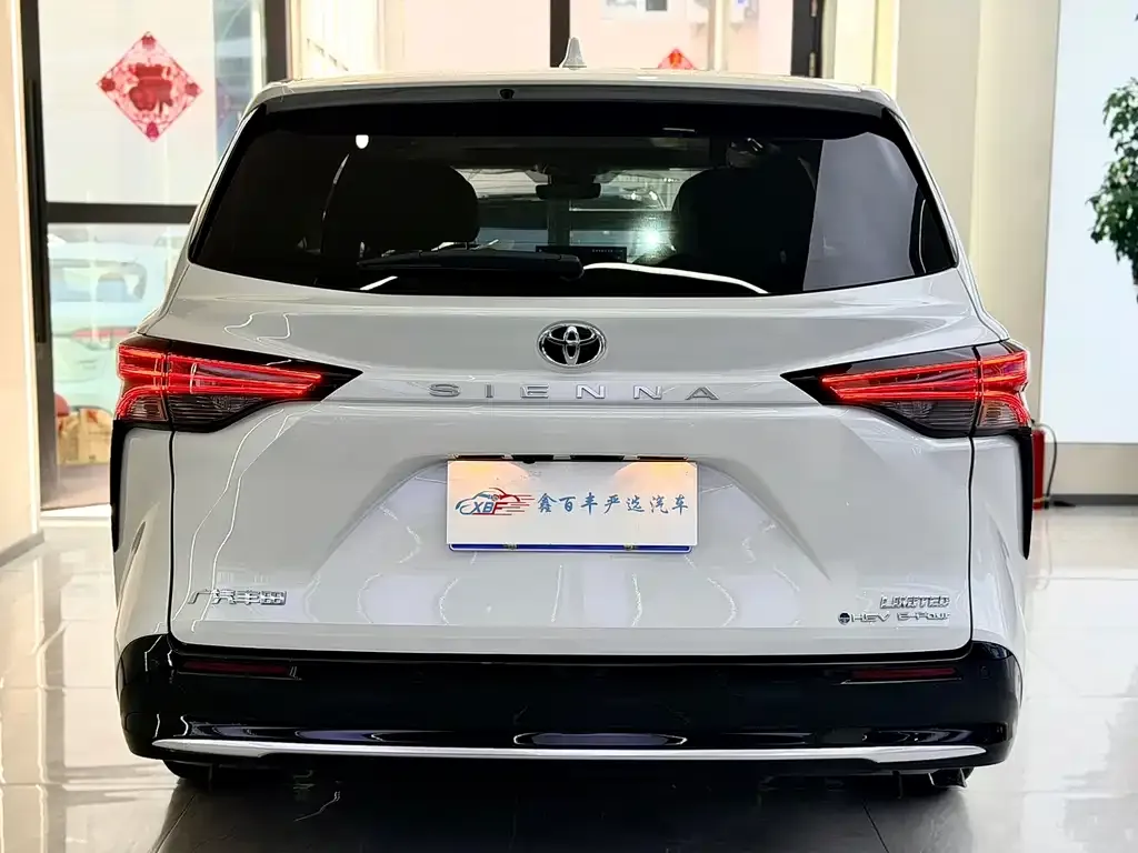Toyota Sienna — фото 3
