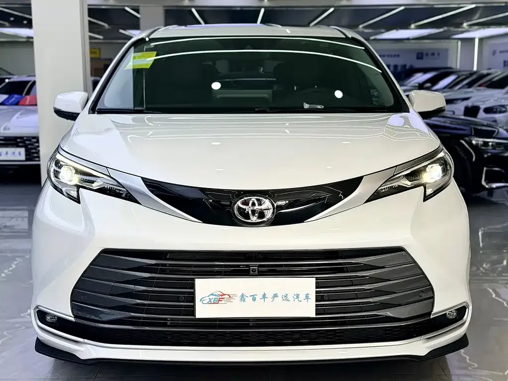 Toyota Sienna — фото 2