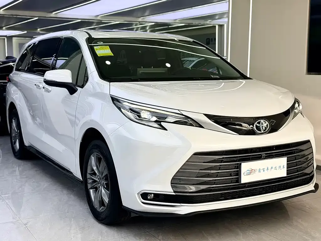 Toyota Sienna — фото 4