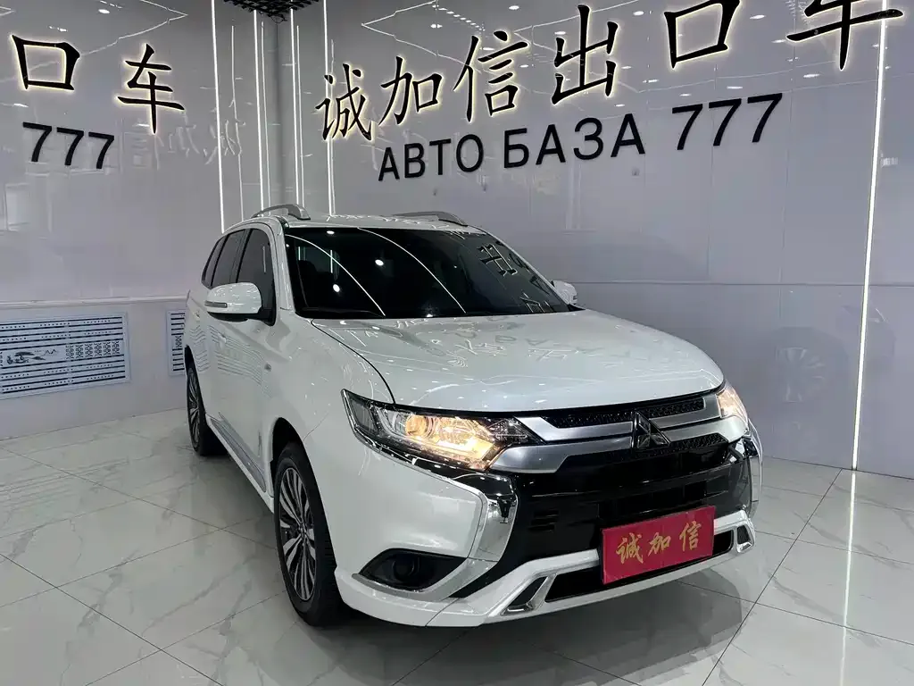 Mitsubishi Outlander — фото 9