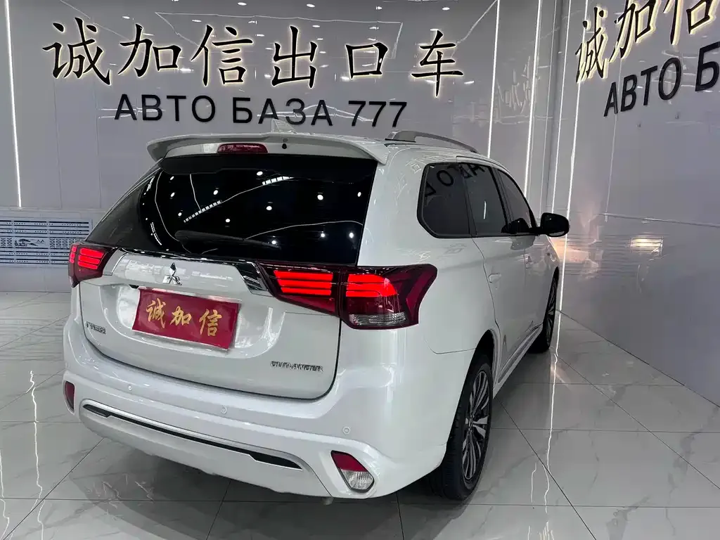 Mitsubishi Outlander — фото 2