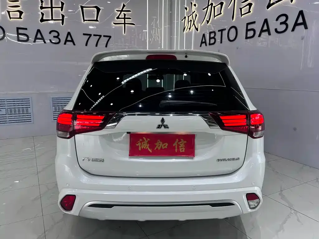 Mitsubishi Outlander — фото 10