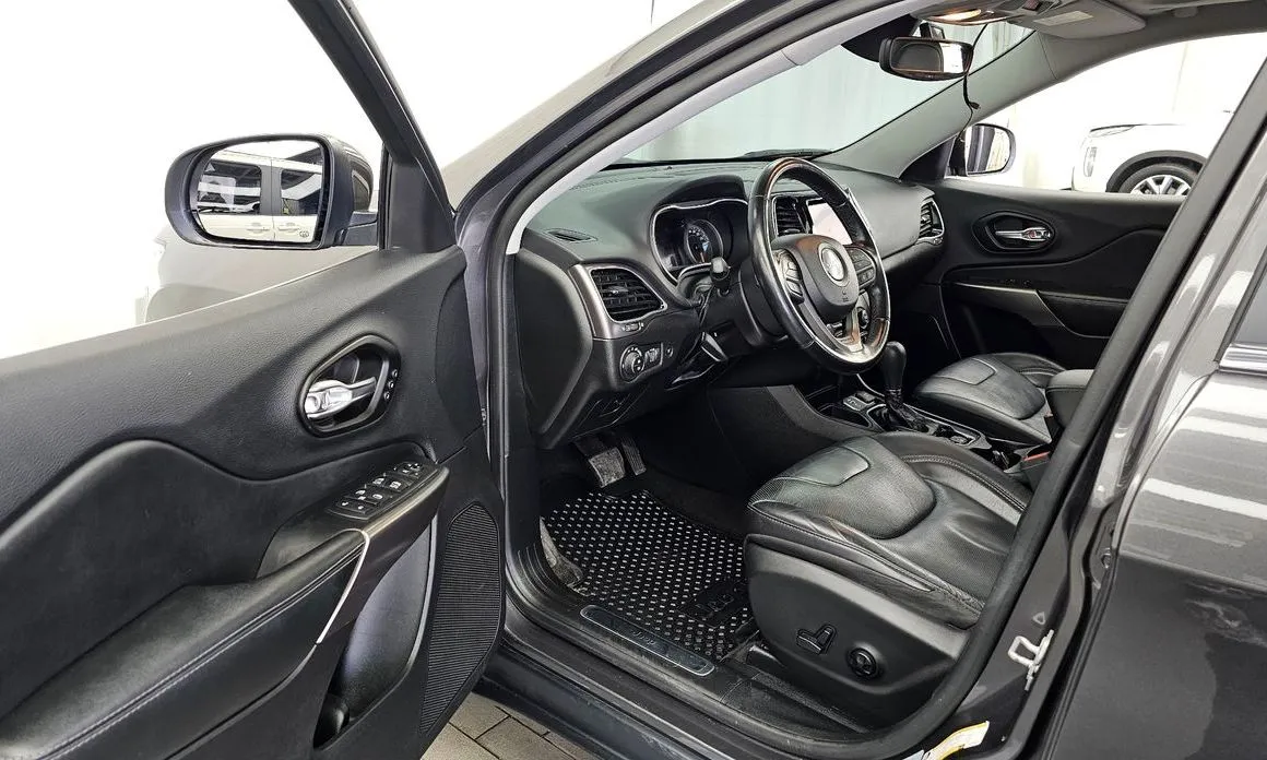 Jeep Cherokee — фото 5