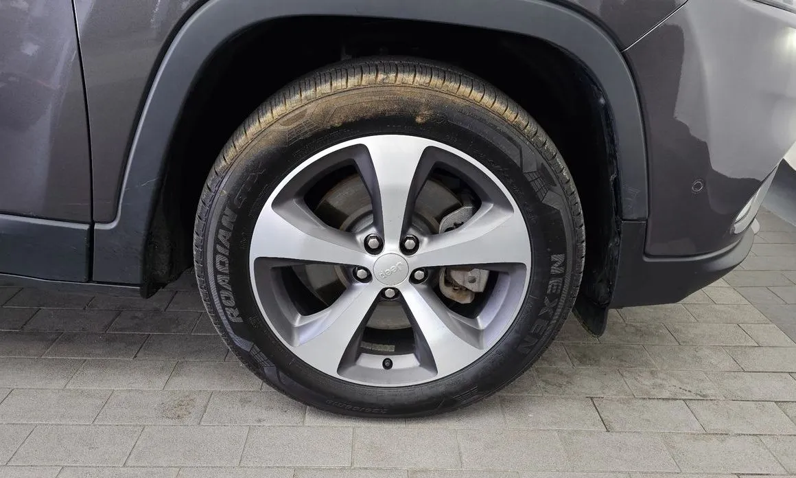 Jeep Cherokee — фото 10