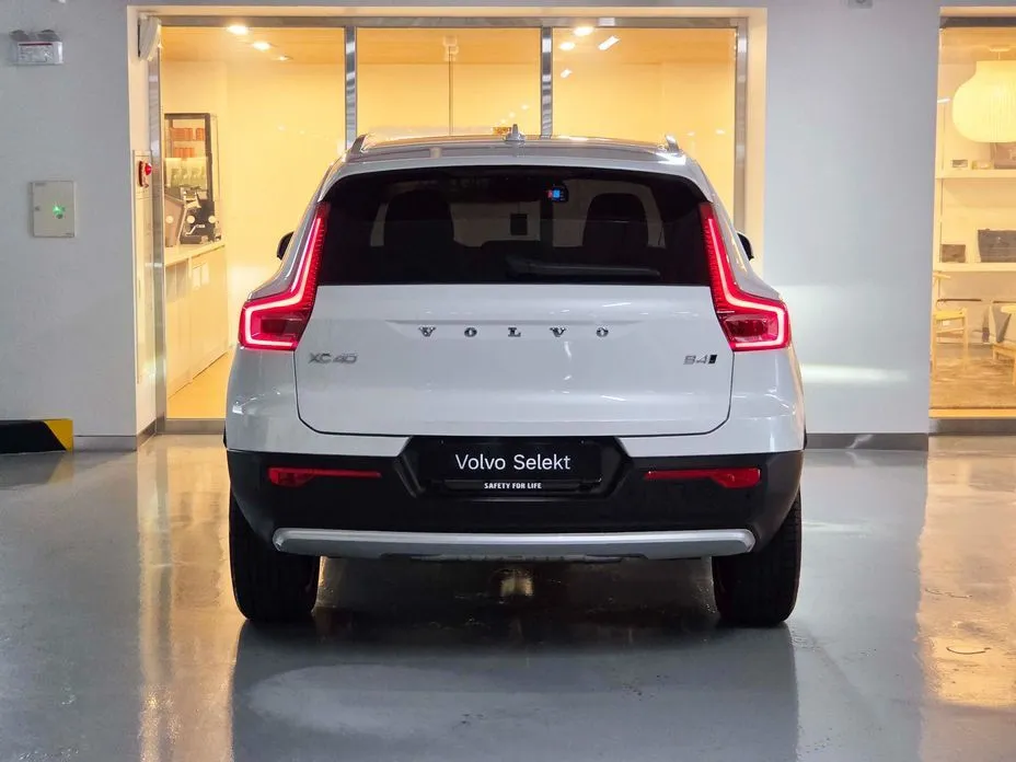 Volvo XC40 — фото 8