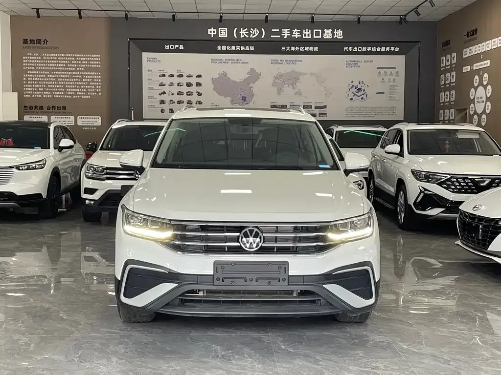 Volkswagen Tiguan L — фото 7