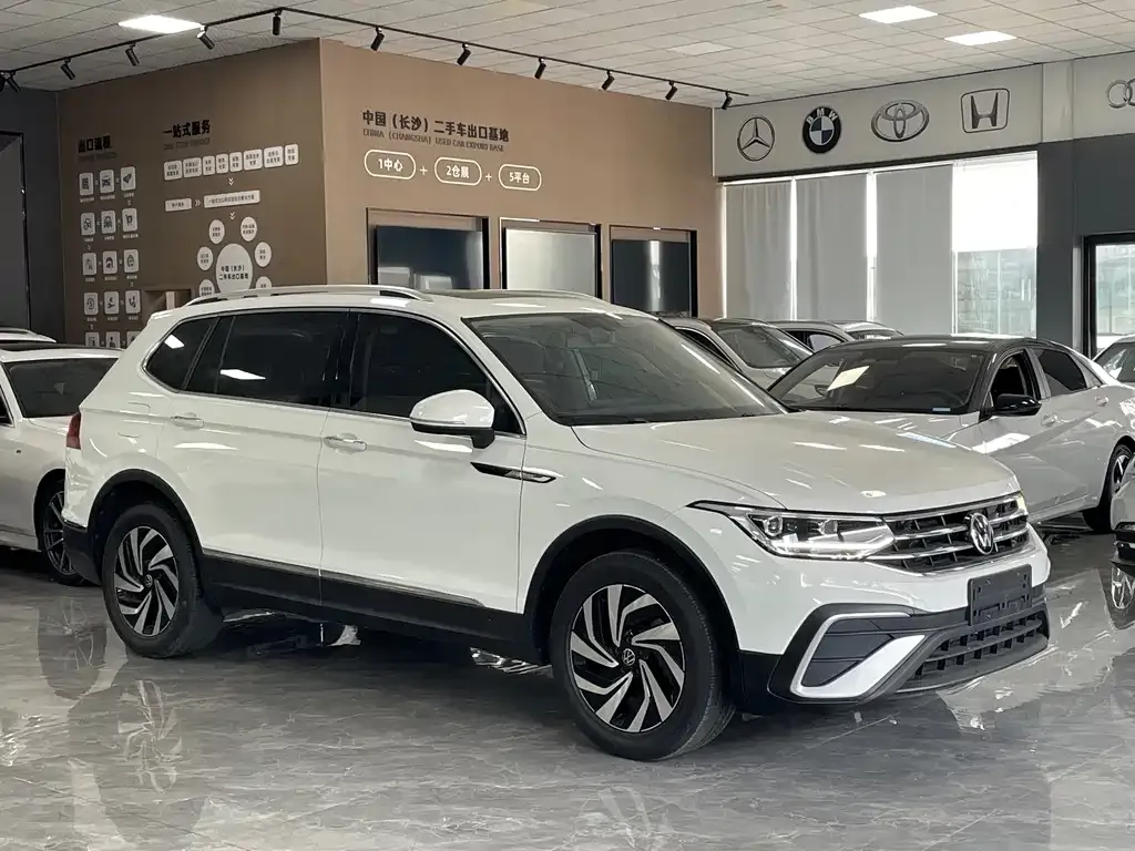 Volkswagen Tiguan L — фото 3
