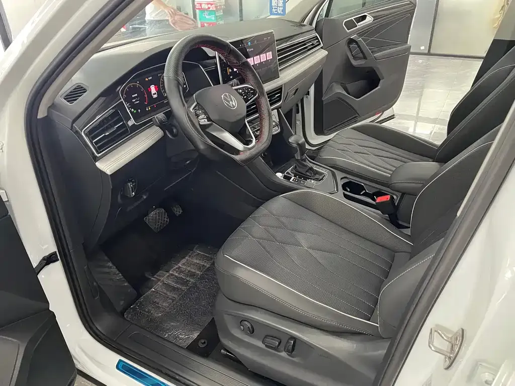 Volkswagen Tiguan L — фото 5