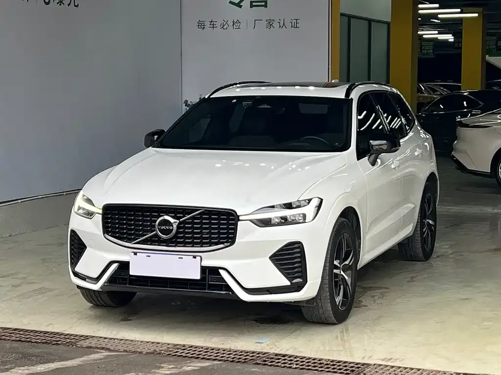 Volvo XC60 — фото 1