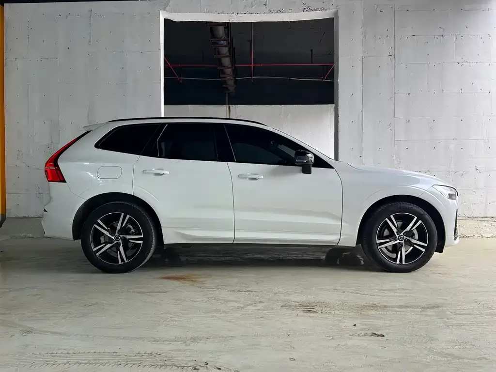 Volvo XC60 — фото 10