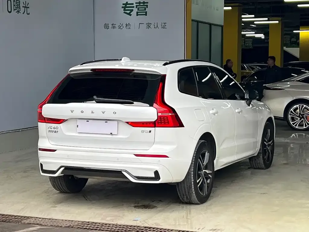 Volvo XC60 — фото 9