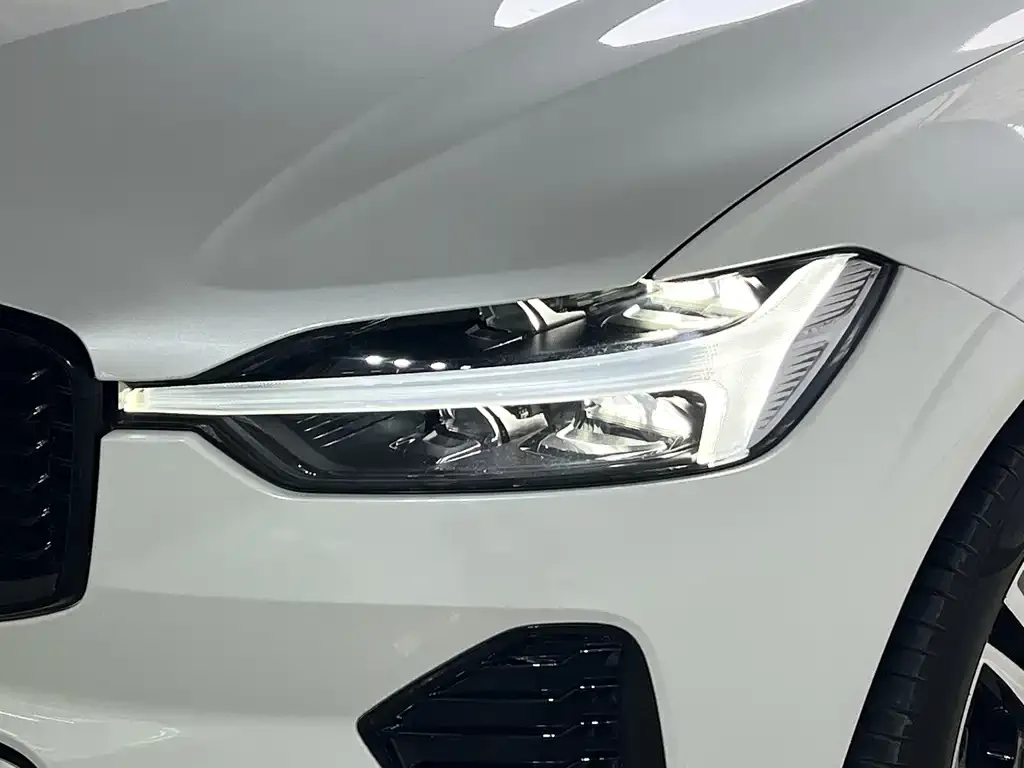 Volvo XC60 — фото 2