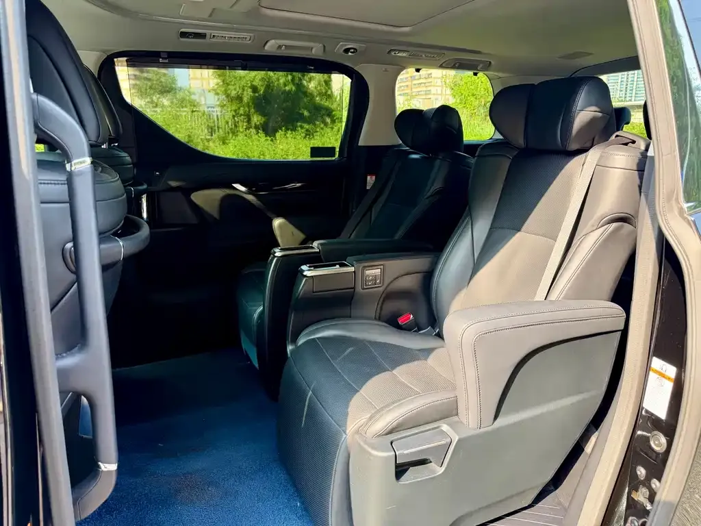 Toyota Vellfire — фото 7