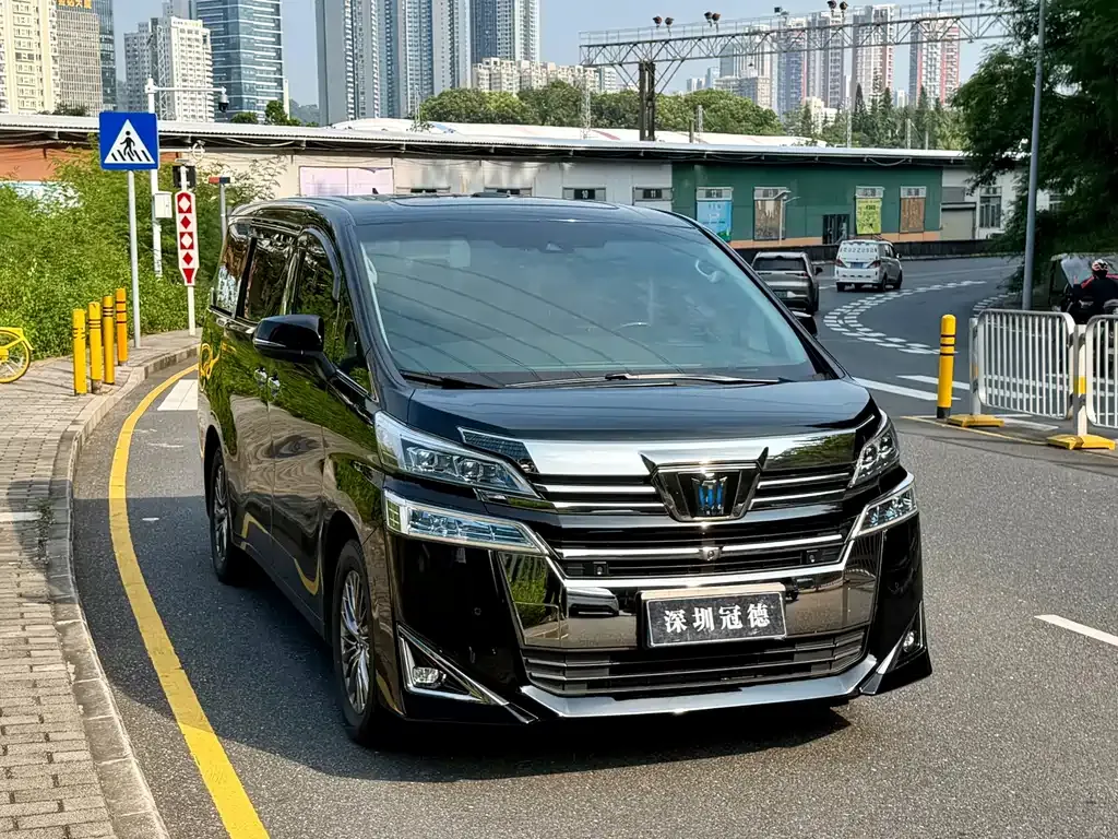 Toyota Vellfire — фото 10