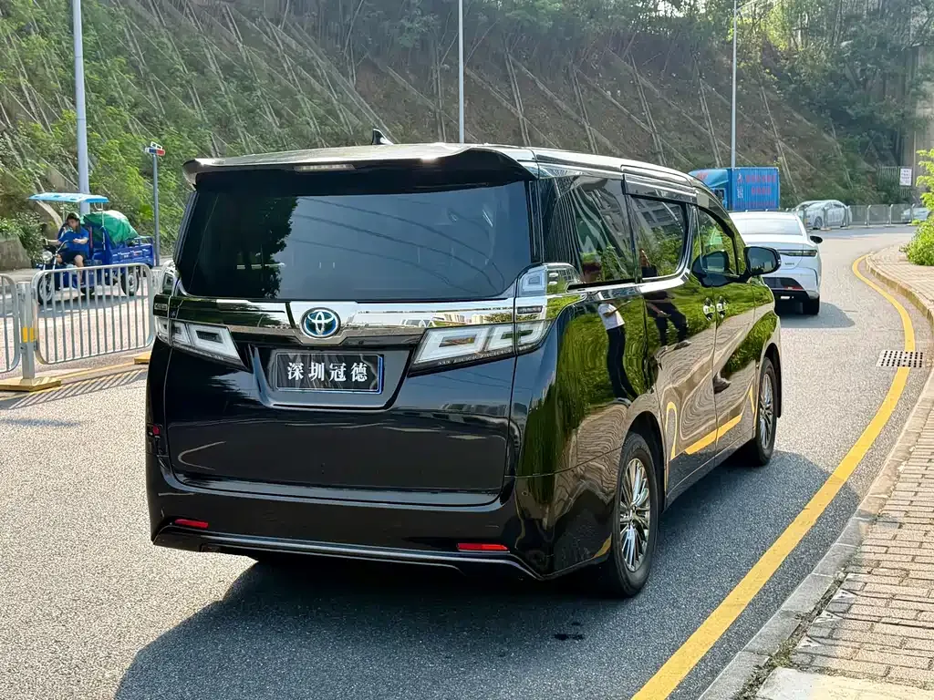Toyota Vellfire — фото 8