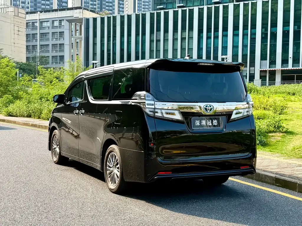 Toyota Vellfire — фото 4