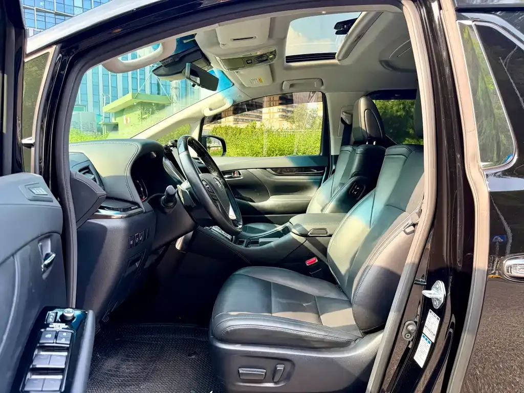 Toyota Vellfire — фото 2