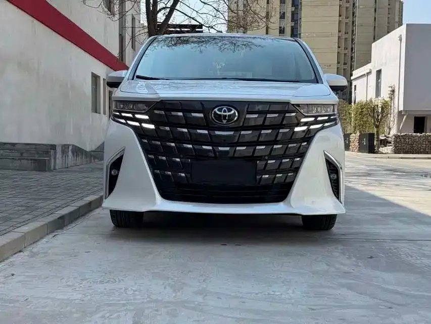 Toyota Alphard — фото 2