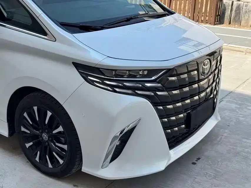Toyota Alphard — фото 4