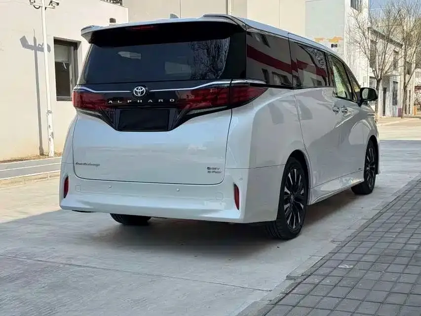 Toyota Alphard — фото 3
