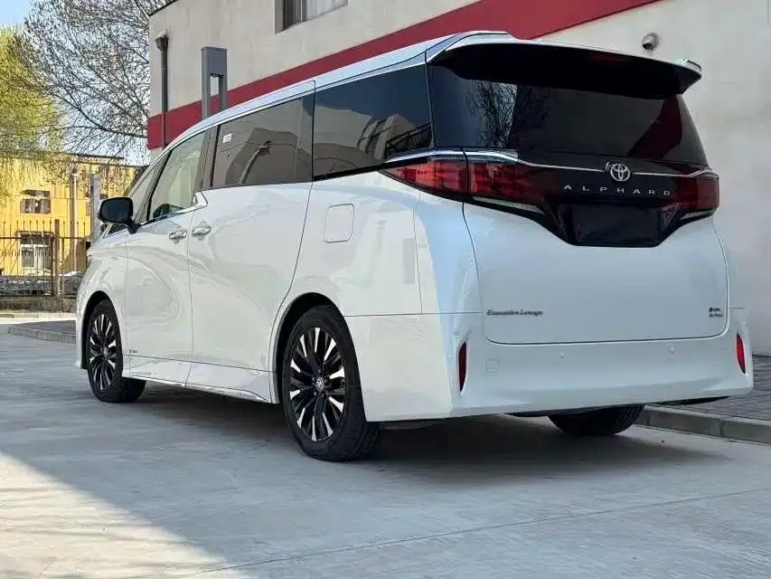 Toyota Alphard — фото 8
