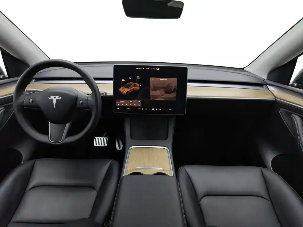 Tesla Model Y — фото 3