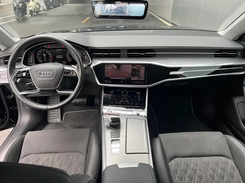 Audi A7L — фото 8