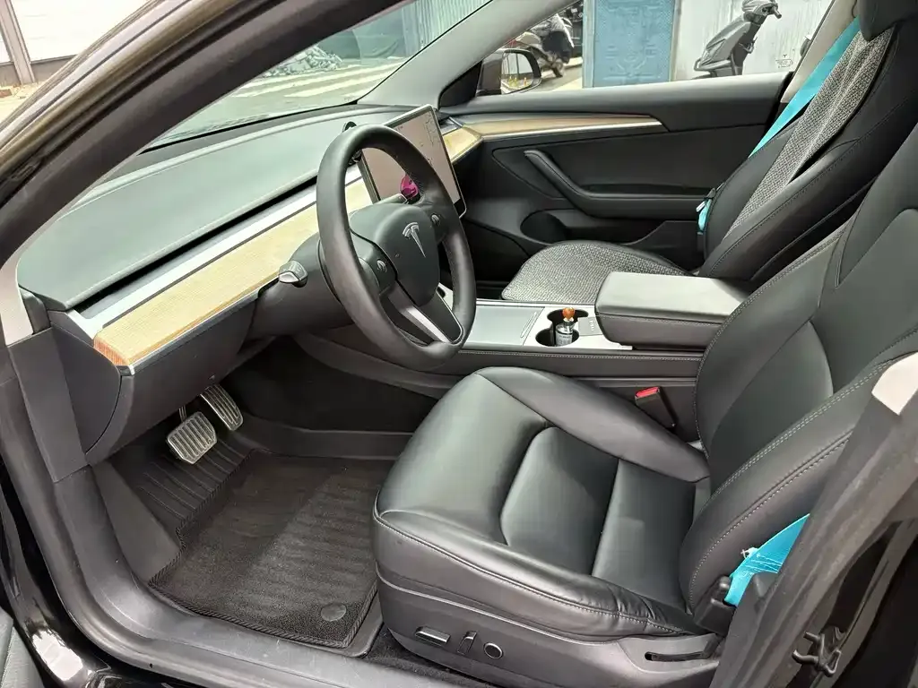 Tesla Model 3 — фото 2