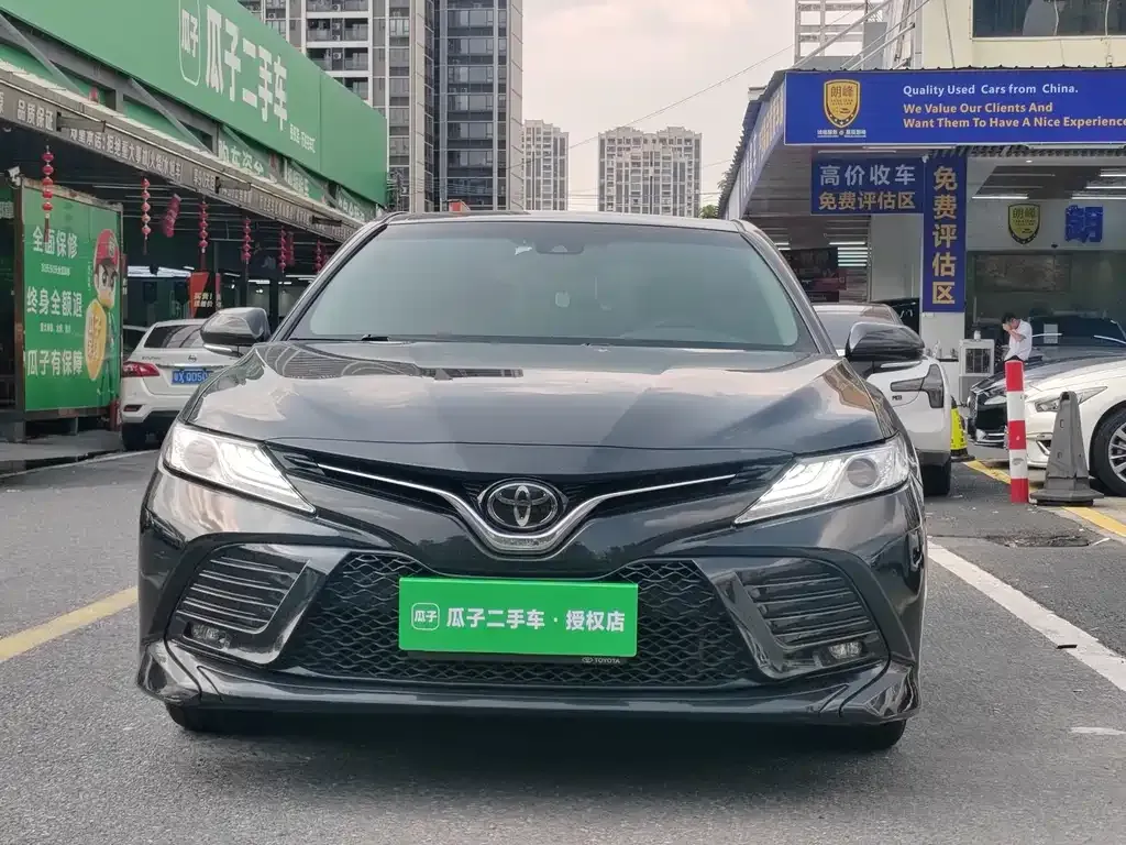 Toyota Camry — фото 3
