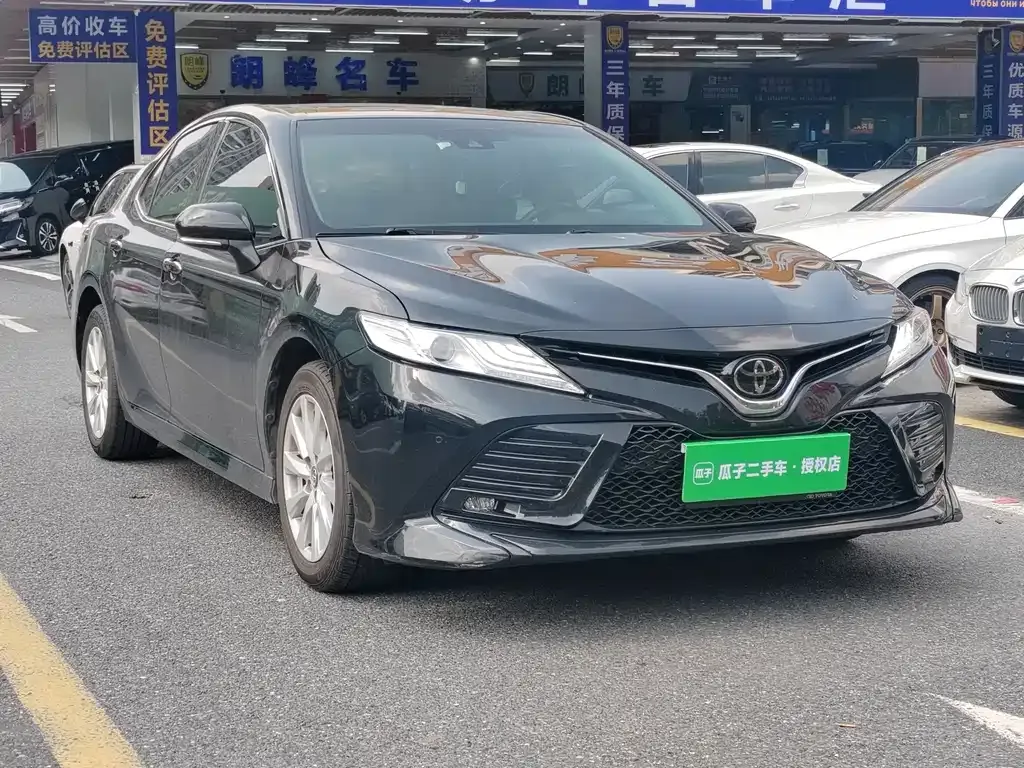 Toyota Camry — фото 5