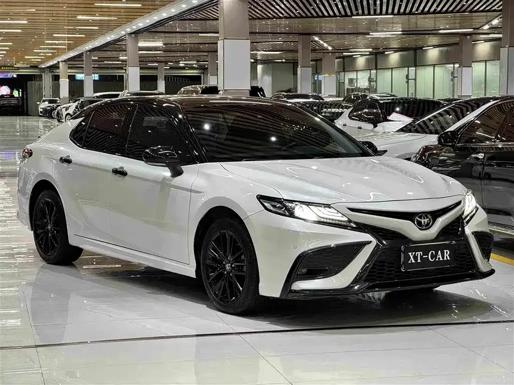 Toyota Camry — фото 10