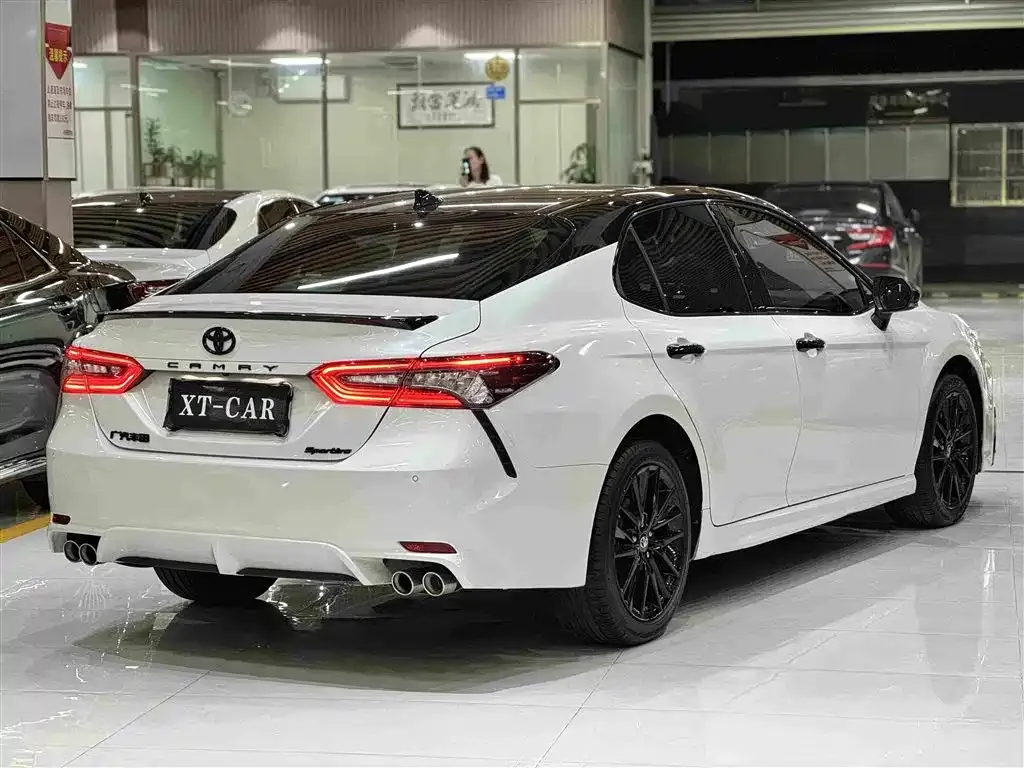 Toyota Camry — фото 6