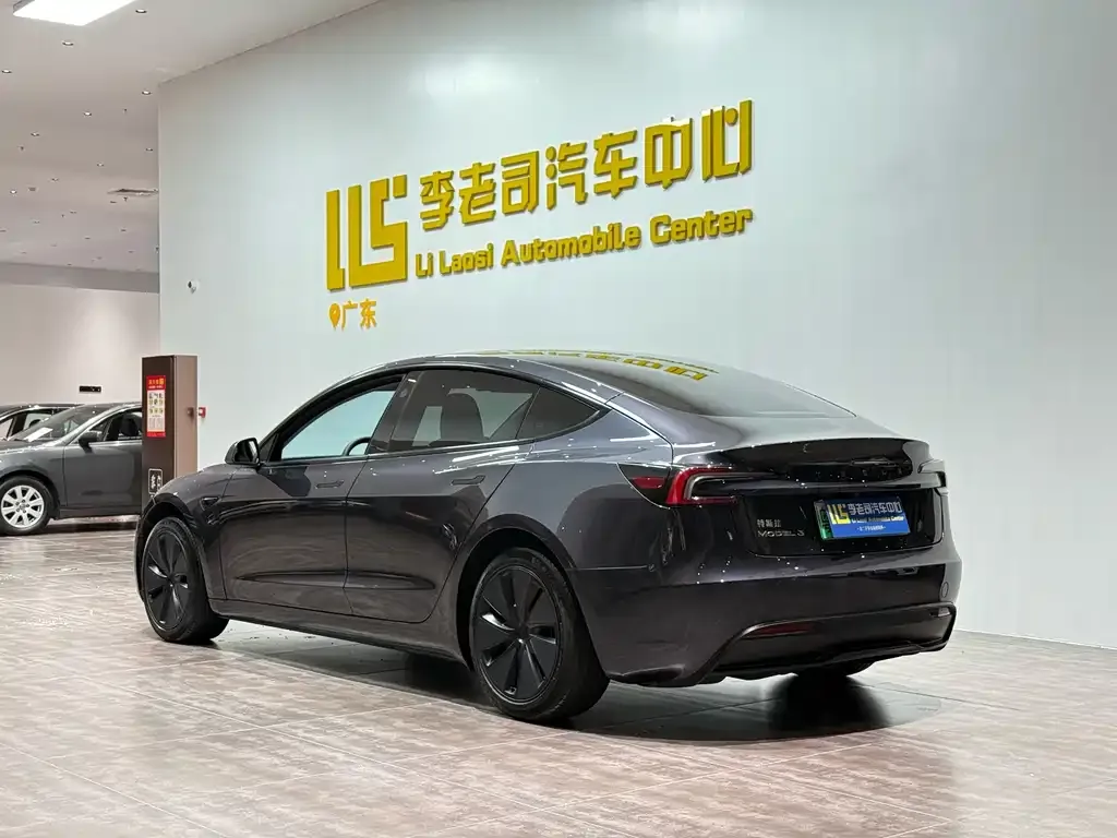 Tesla Model 3 — фото 7