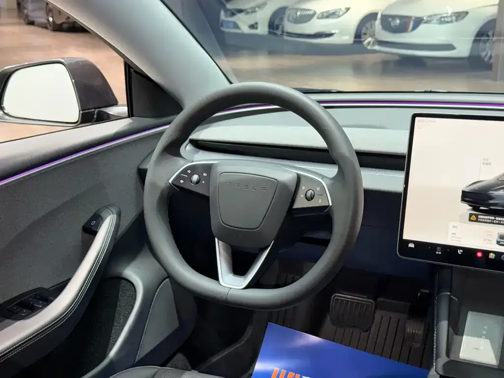 Tesla Model 3 — фото 6