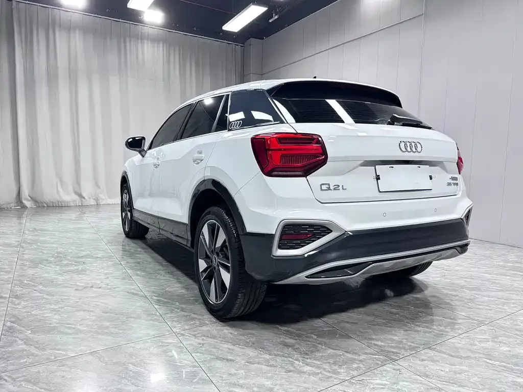 Audi Q2L — фото 5