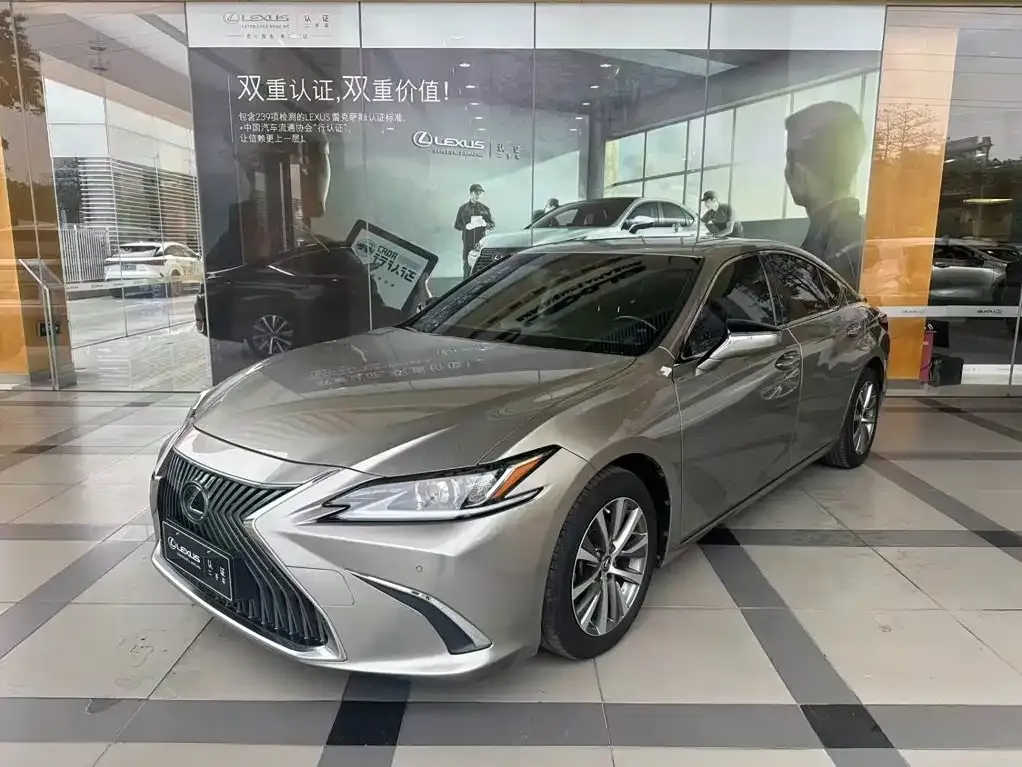 Lexus ES — фото 1