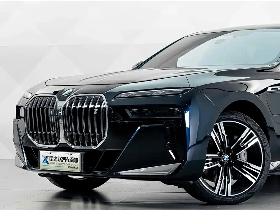 BMW i7 — фото 7