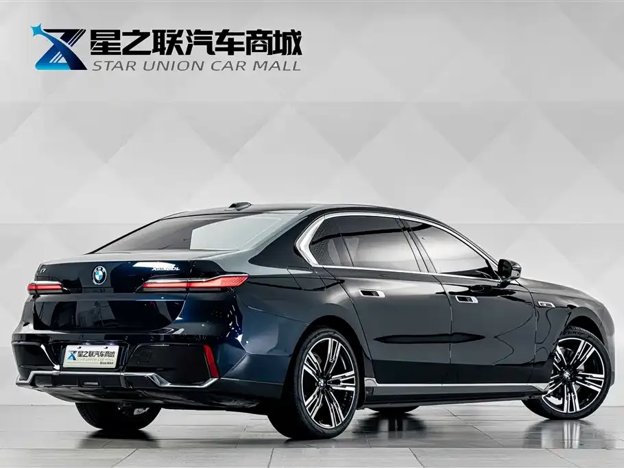BMW i7 — фото 5