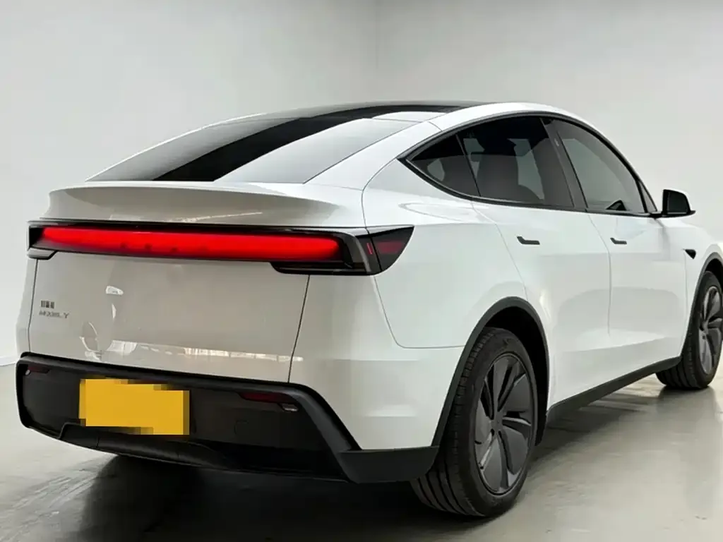 Tesla Model Y — фото 5