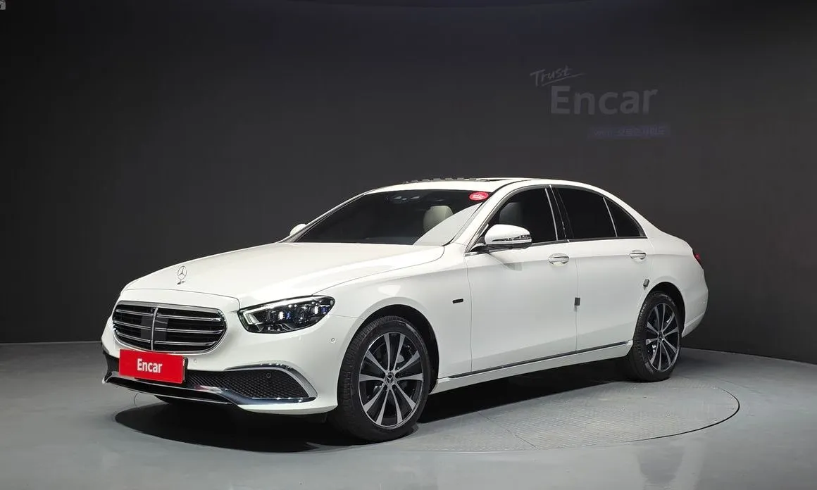 Mercedes-Benz E-Class — фото 1