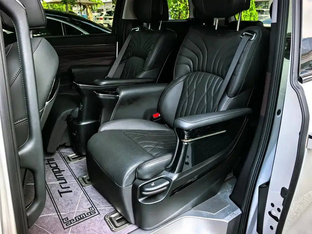 GAC Motor Trumpchi M8 — фото 3