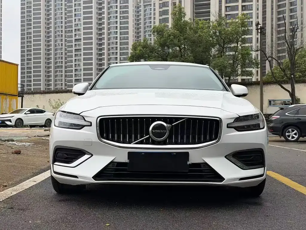 Volvo S60 — фото 9