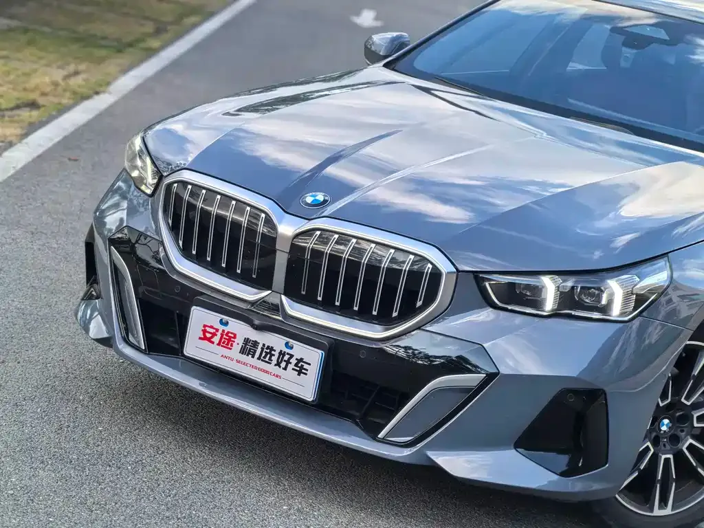 BMW 5 Series — фото 2