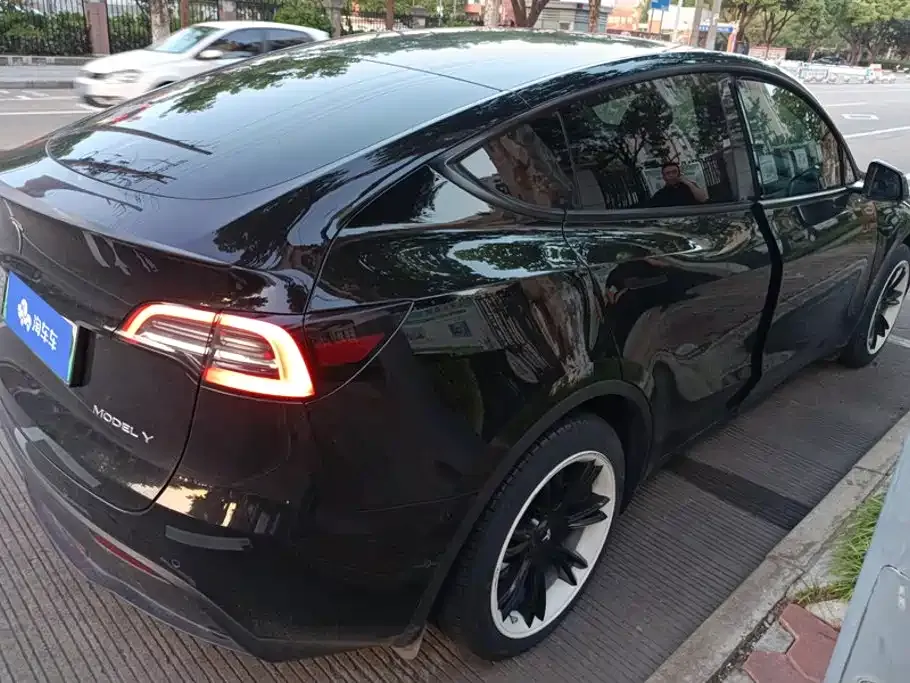 Tesla Model Y — фото 9