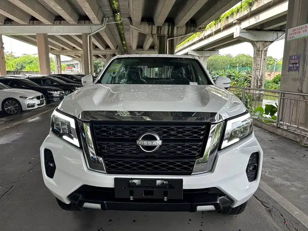 Nissan Navara — фото 9