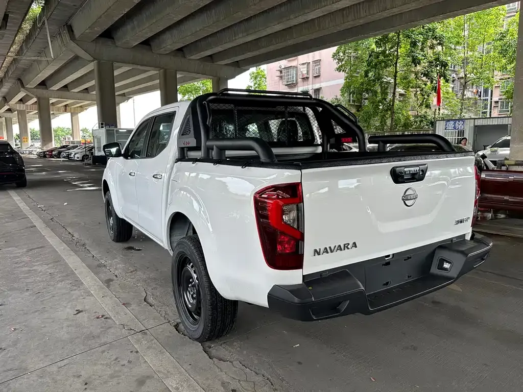 Nissan Navara — фото 10
