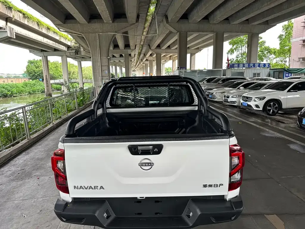 Nissan Navara — фото 8