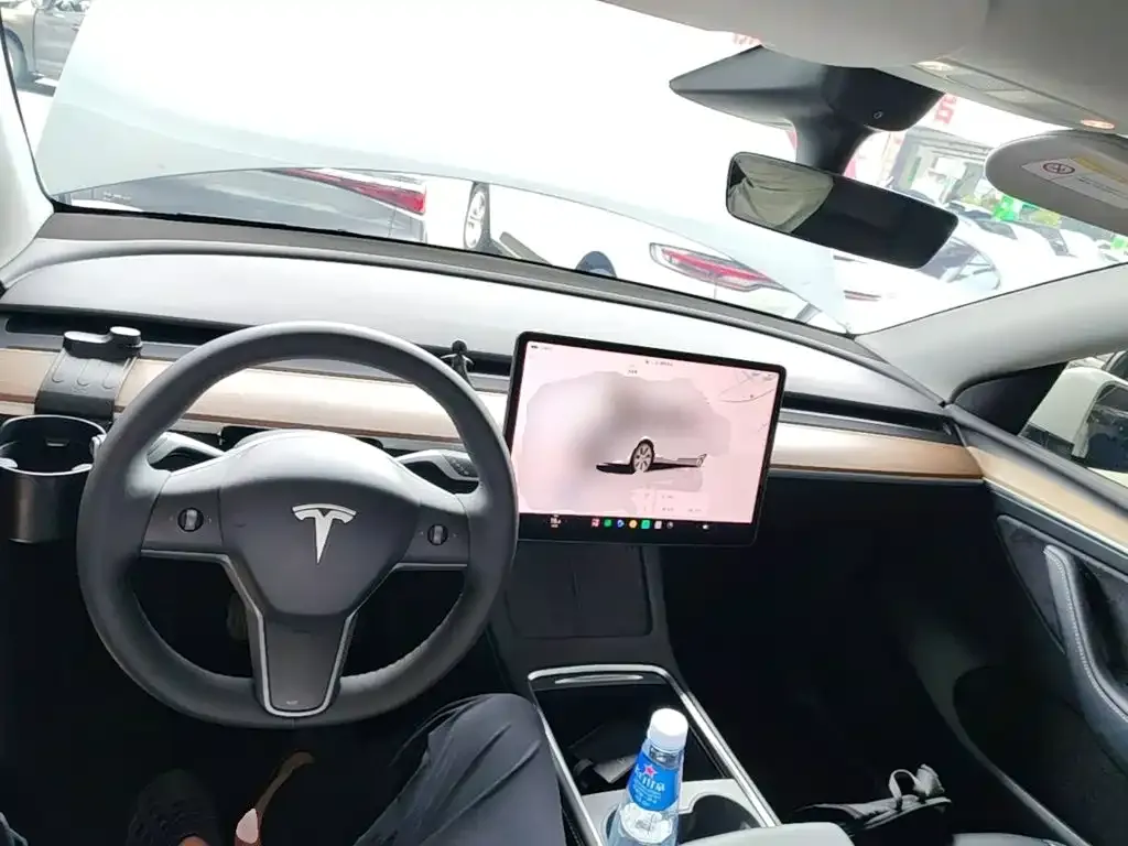 Tesla Model Y — фото 6