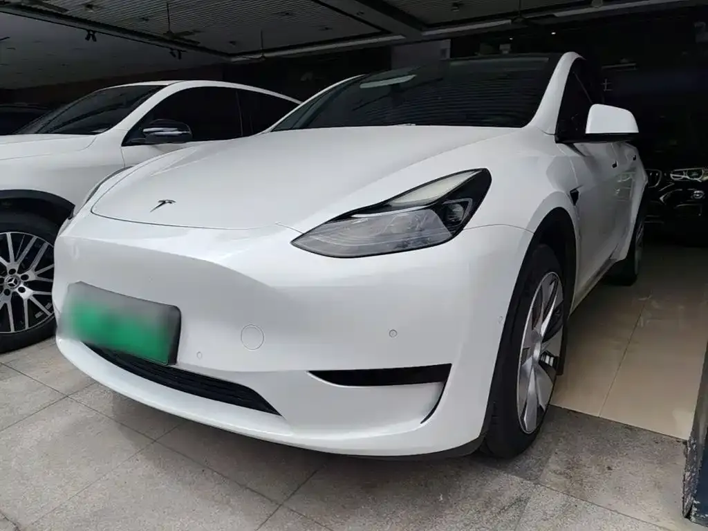 Tesla Model Y — фото 3