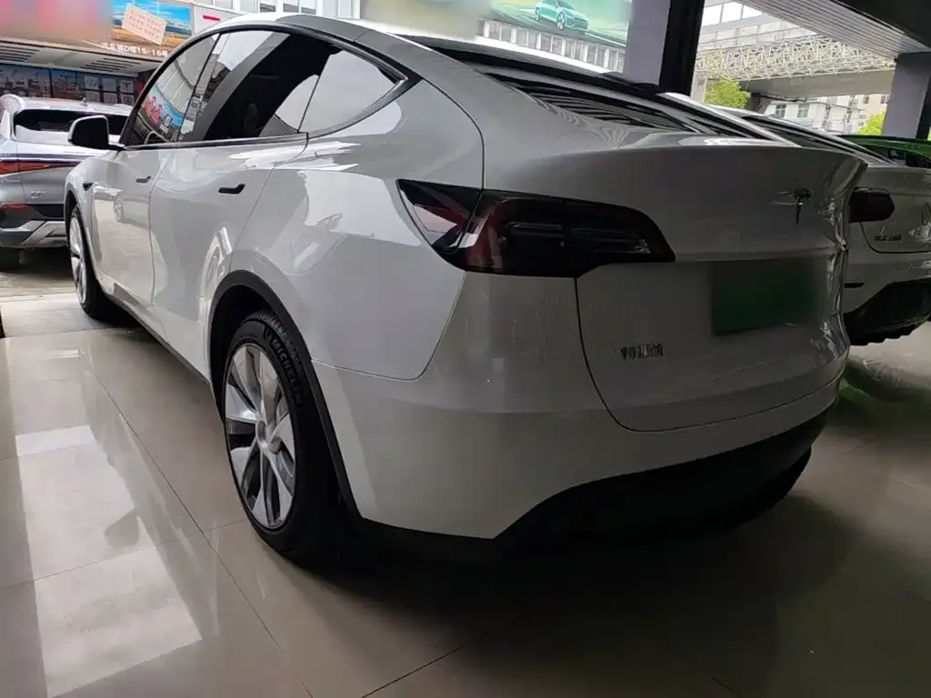 Tesla Model Y — фото 7